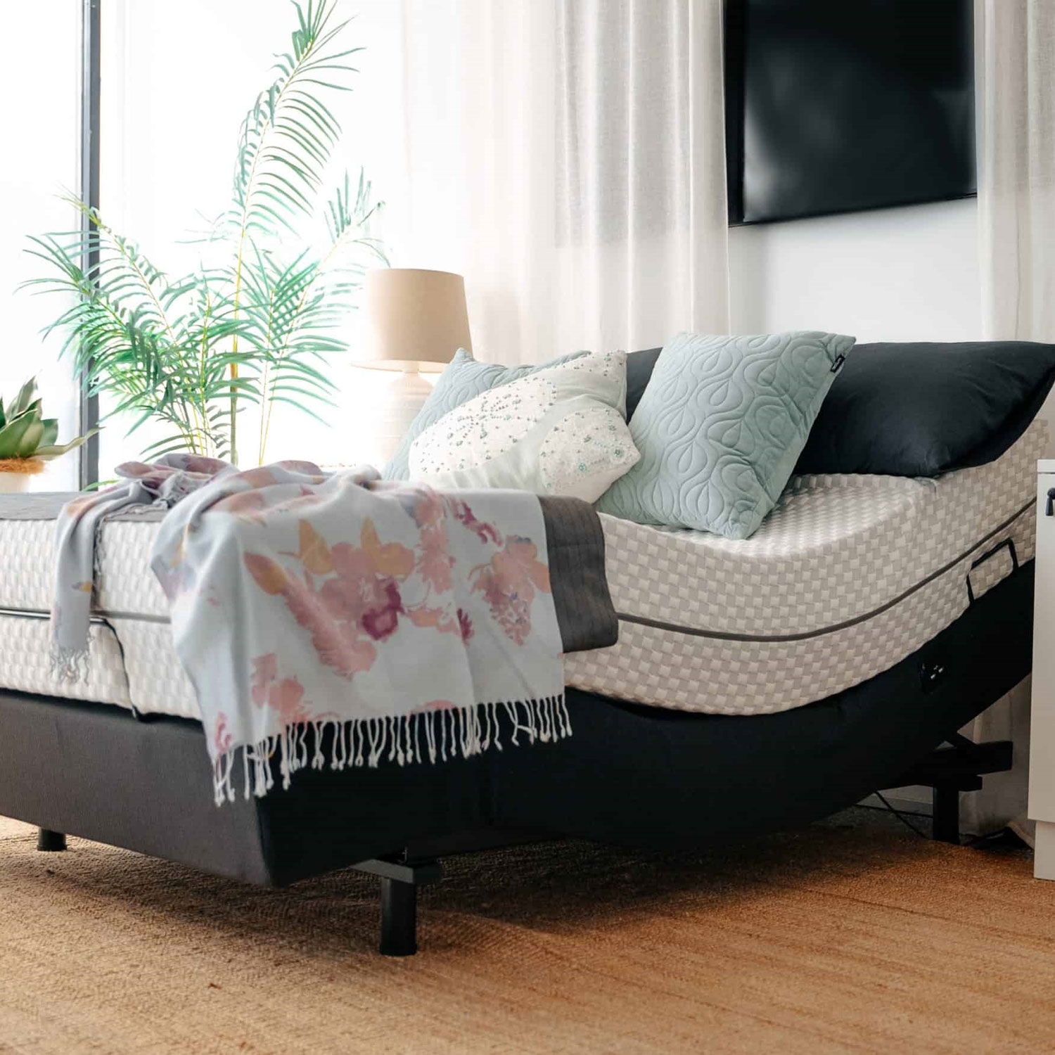 Best Adjustable Split Queen Beds - Seniors Plus