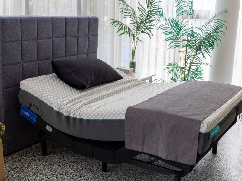 Titanium mattress with a Caelum base in the zero-gravity position
